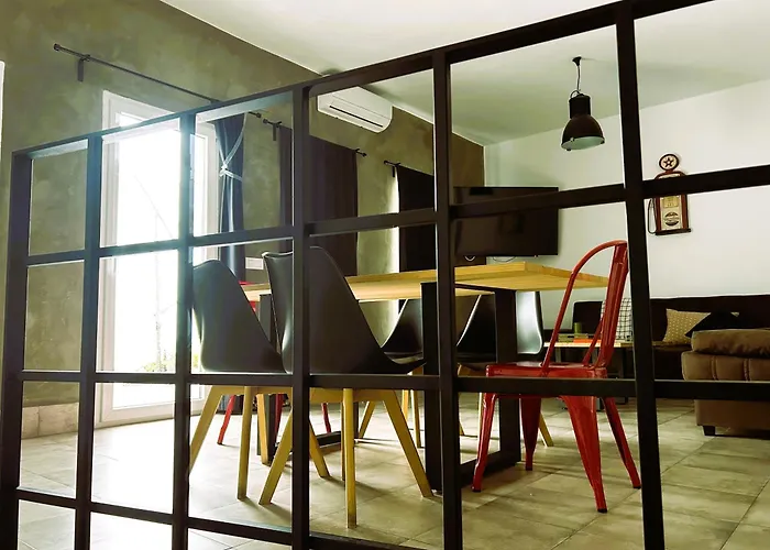 Independiente Con Parking Privado Gratuito Y Terraza De Ensueno Junto Al Teatro